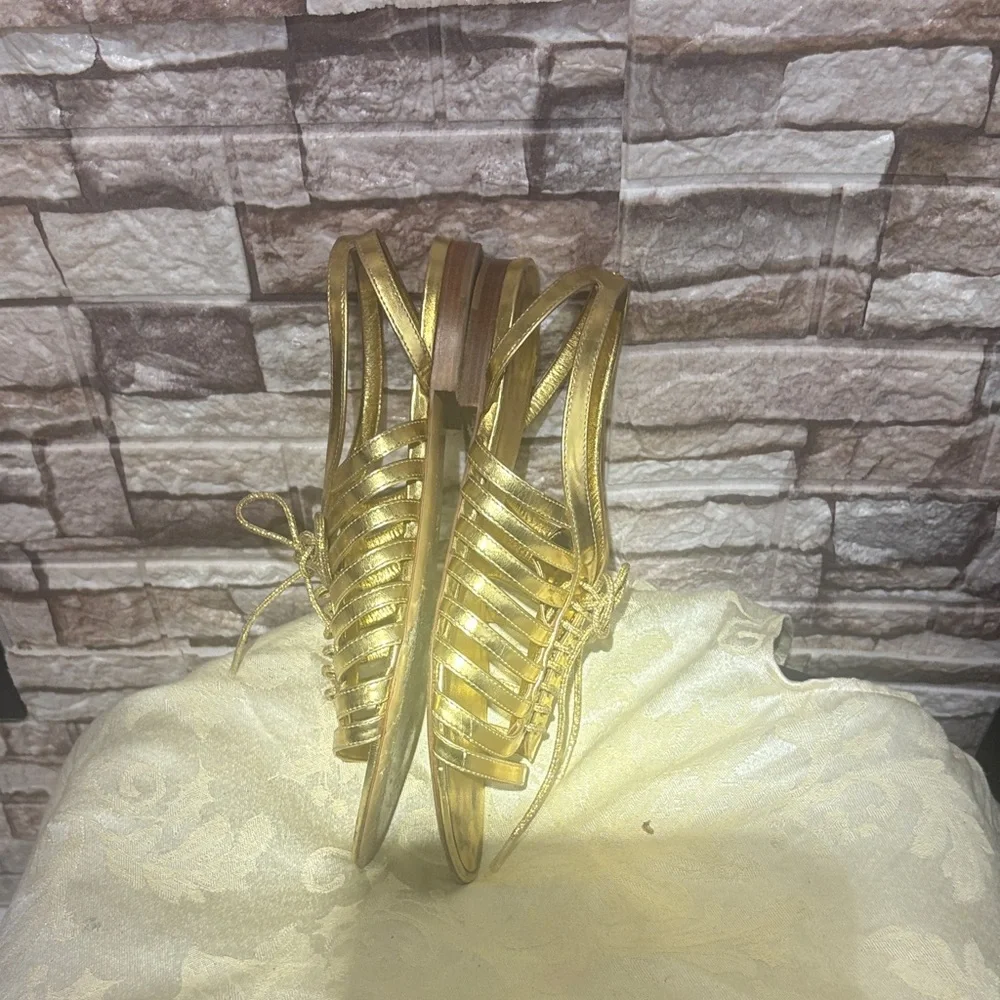 CHANEL elegant flat